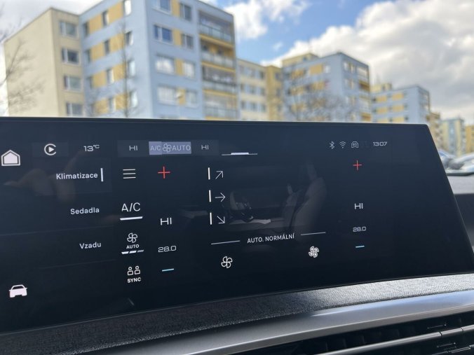 Peugeot 5008, Peugeot 5008 ALLURE Hybrid 145k e-DCS6, barva bílá