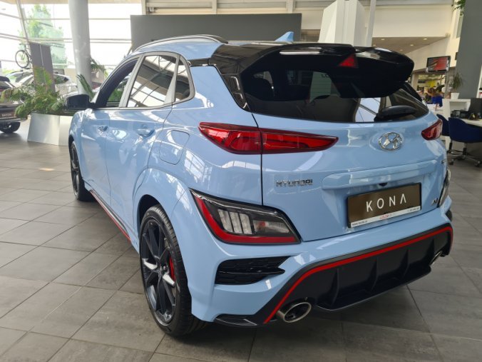 Hyundai Kona, 2,0 T-GDI 206 kW 8 DCT, barva modrá
