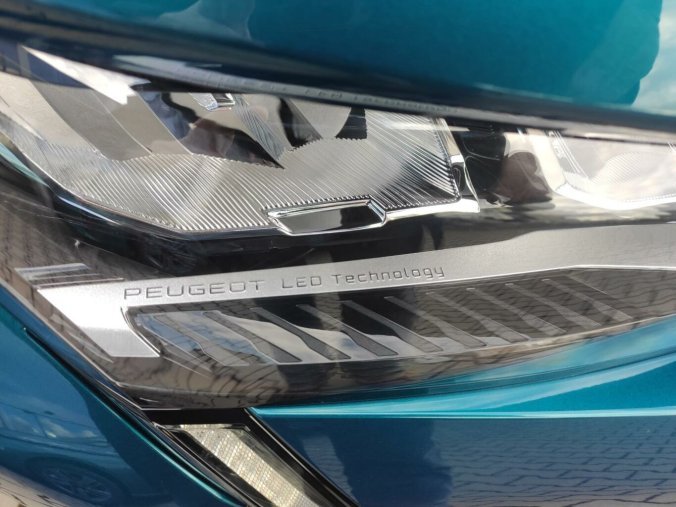 Peugeot 408, Peugeot 408 ALLURE Hybrid 136 e-DCS6, barva modrá
