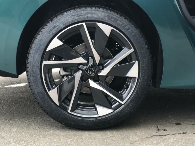 Peugeot 308, Peugeot 308 ALLURE Hybrid e-DCS6 1,2, barva modrá