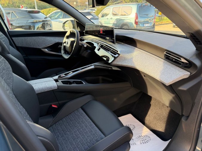 Peugeot 5008, Peugeot 5008 ALLURE Hybrid 145 e-DCS6 5míst, barva modrá