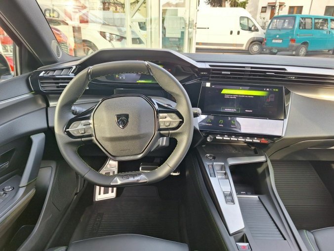 Peugeot 408, Peugeot 408 GT Hybrid 145 e-DCS6, barva červená
