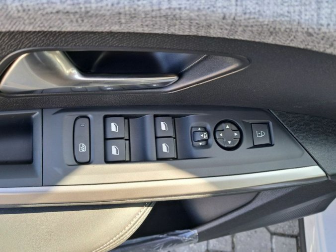 Peugeot 5008, Peugeot 5008 5008 ALLURE Hybrid 136 e-DCS6, barva bílá