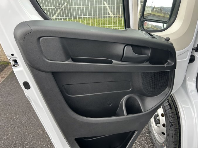 Peugeot 308, Peugeot 308 SW GT Hybrid 145 e-DCS6, barva šedá