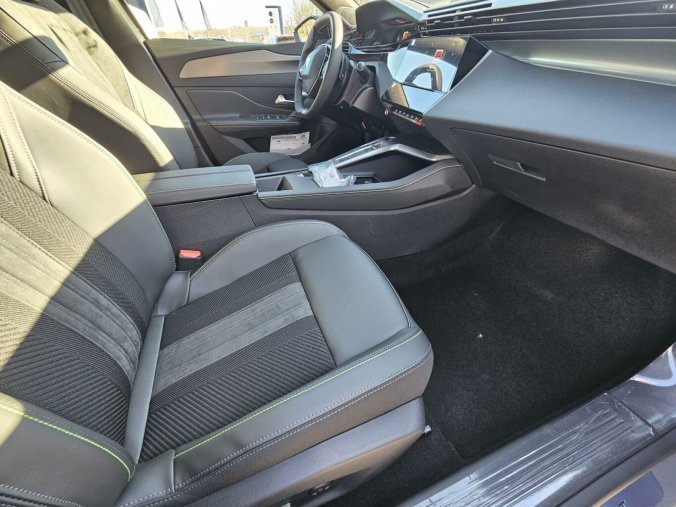 Peugeot 408, Peugeot 408 GT Hybrid 145 e-DCS6, barva šedá