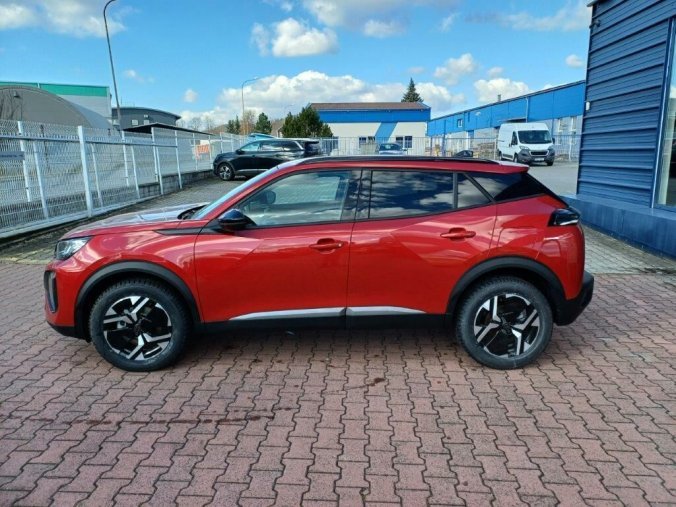 Peugeot 2008, Peugeot 2008 ALLURE 1.2 PureTech 7 let zár., barva červená