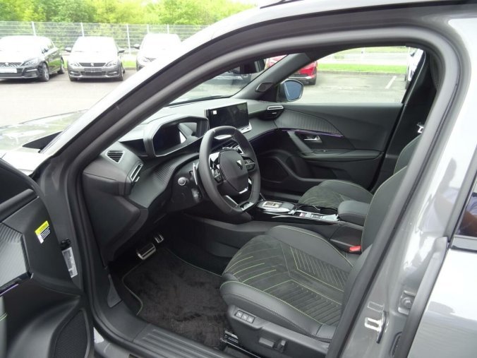 Peugeot 2008, Peugeot 2008 GT PureTech 130k EAT8, barva šedá