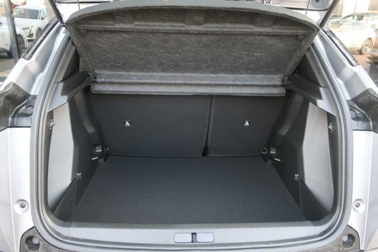 Peugeot 2008, Peugeot 2008 ACTIVE 1.2 MAN6 100k, barva stříbrná