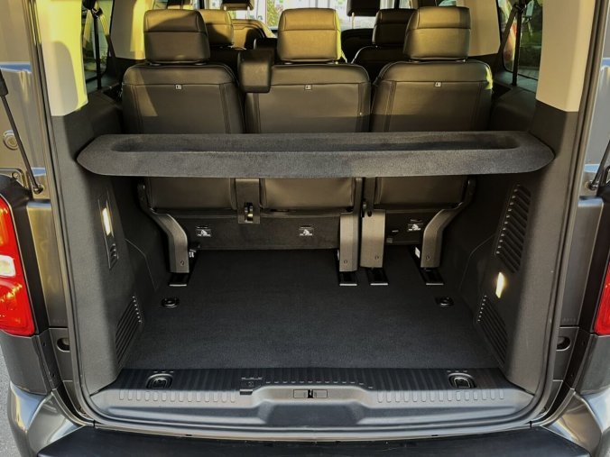 Peugeot Traveller, Peugeot Traveller Allure L3 2.2 BlueHDi 180k EAT8, barva šedá
