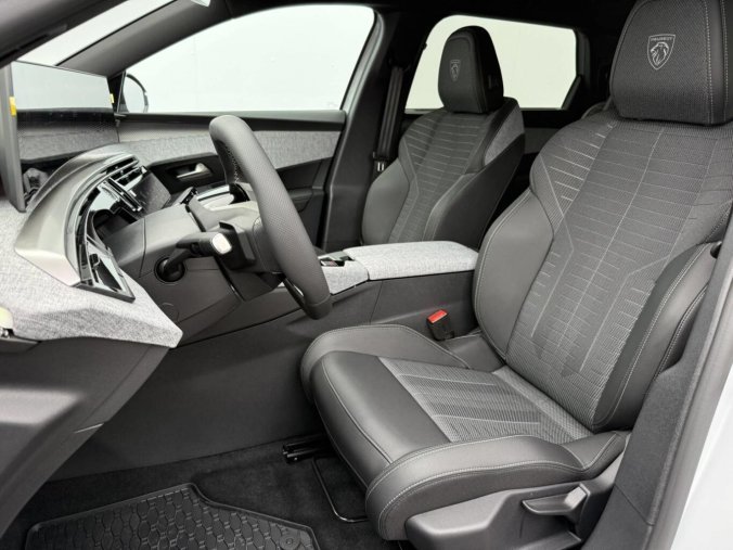 Peugeot 5008, Peugeot 5008 GT e-DCS6 Hybrid, barva bílá