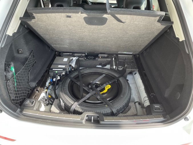 Volvo XC60, hatchback, MOMENTUM PRO SUV 2,0 B4 Mild-Hybrid, diesel, barva bílá