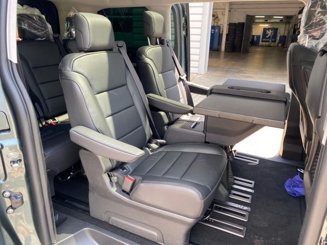 Peugeot Traveller, Peugeot Traveller Allure 2.0BlueHdi EAT8 - WEBASTO, TAŽNÉ, VIP PACK 7MÍST - 1851, barva zelená
