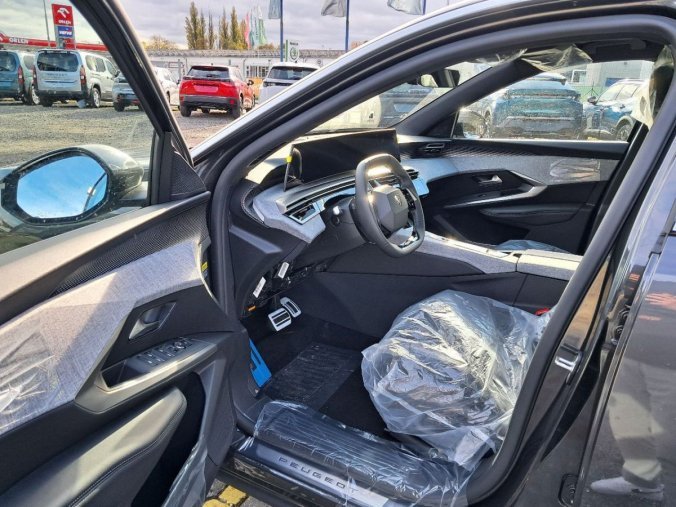 Peugeot 3008, Peugeot 3008 3008 GT Hybrid 145 e-DCS6, barva šedá