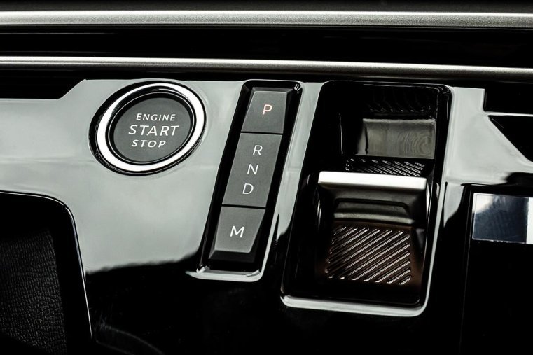 Peugeot 5008, Peugeot 5008 1,2 GT Hybrid 145 e-DCS6, barva modrá