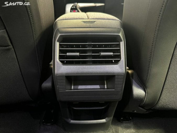 Peugeot 3008, Peugeot 3008 ALLURE Hybrid 145 e-DCS6, barva modrá