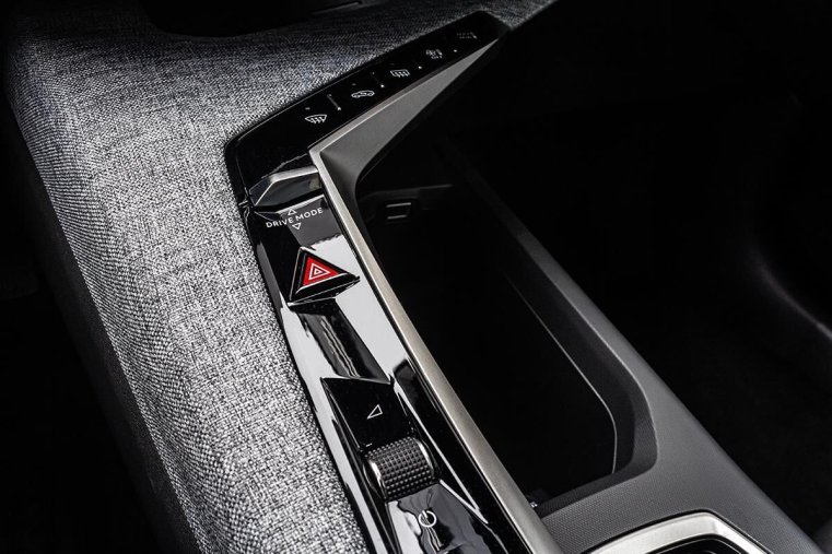 Peugeot 5008, Peugeot 5008 1,2 ALLURE Hybrid 145 e-DCS6, barva bílá