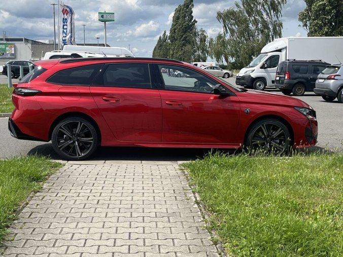 Peugeot 308, Peugeot 308 SW GT BlueHDi 130 S&S EAT8, barva červená