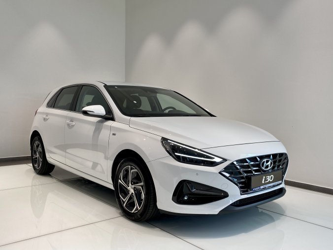 Hyundai i30, 1,5 T-GDI Mild hybrid 117 kW (95 NAT mild hybrid) 7 st. DCT, barva bílá