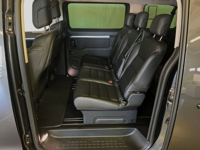 Peugeot Traveller, Peugeot Traveller Allure Standard, barva šedá