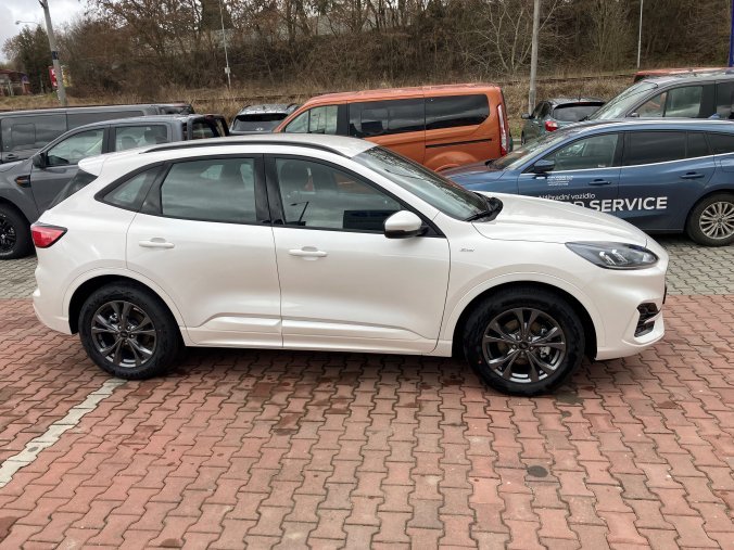 Ford Kuga, ST-Line, 5dveřová, 1.5 EcoBoost 110 kW/150 k, 6st. manuální, barva bílá