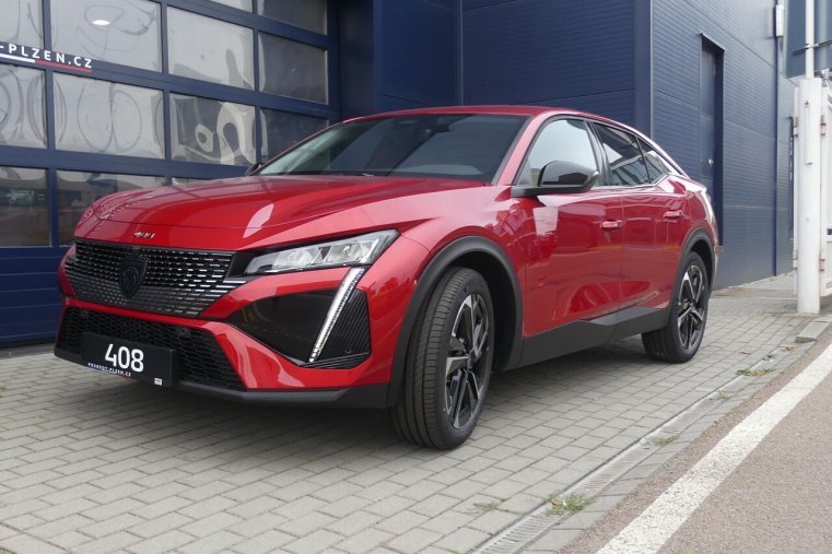 Peugeot 408, Peugeot 408 Allure Hybrid 136 e-DCS6, barva červená