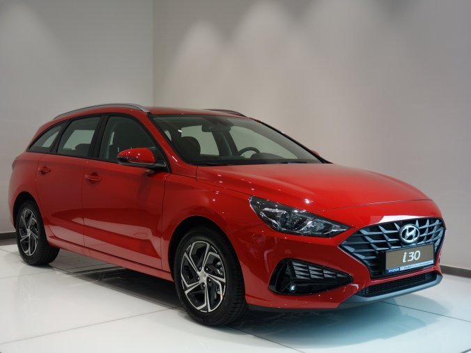 Hyundai i30, 1,5i CVVT 81 kW (95 NAT) 6 st. man, barva červená