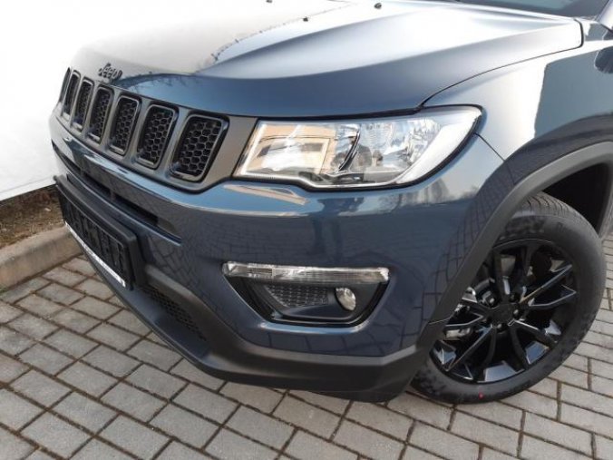 Jeep Compass, 1.3 130 PS NIGHT EAGLE skladem, barva modrá