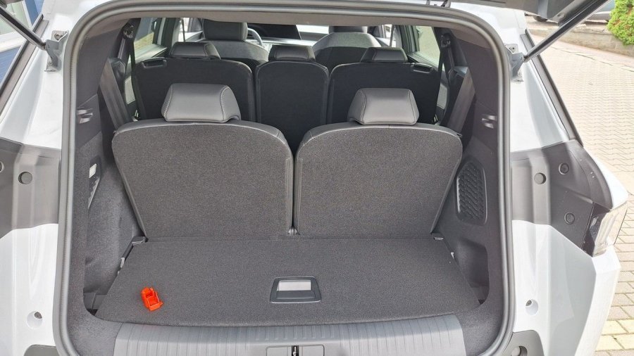 Peugeot 5008, Peugeot 5008 ALLURE Hybrid 145 e-DCS6, barva bílá