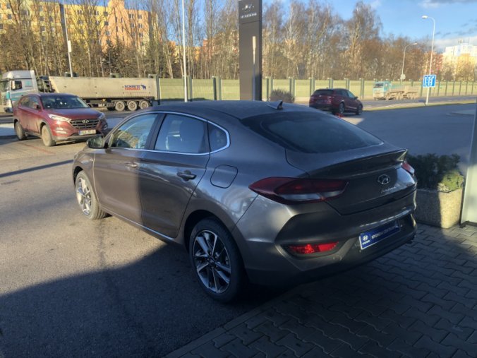 Hyundai i30, 1,0 T-GDI 88 kW MT, barva bronzová