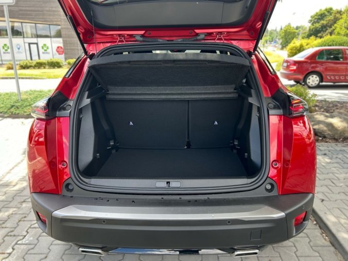 Peugeot 2008, Peugeot 2008 ALLURE Hybrid 145 e-DCS6, barva červená