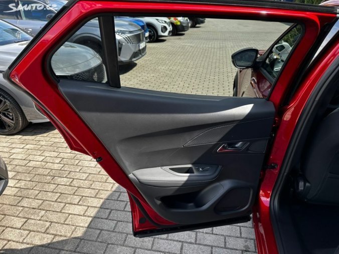 Peugeot 2008, Peugeot 2008 ALLURE PureTech 100 S&S MAN6, barva červená