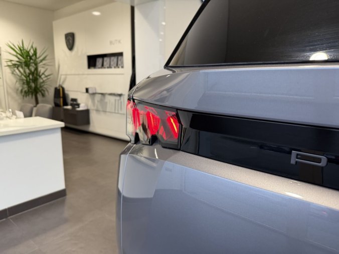 Peugeot 5008, Peugeot 5008 GT Hybrid 145k, Automat, barva šedá