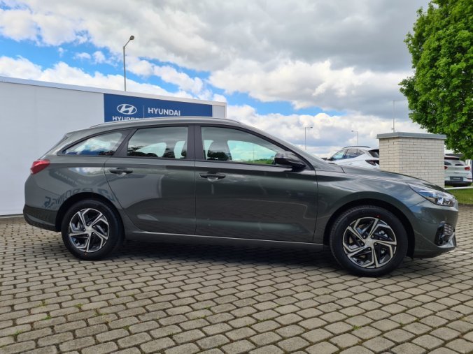 Hyundai i30, 1,5i 81 kW MT, barva šedá