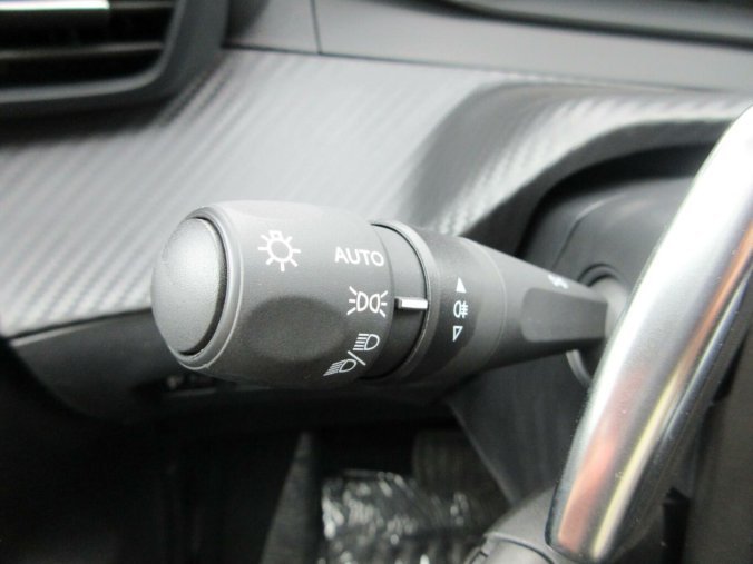 Peugeot 208, Peugeot 208 STYLE Hybrid 110 e-DCS6, barva černá