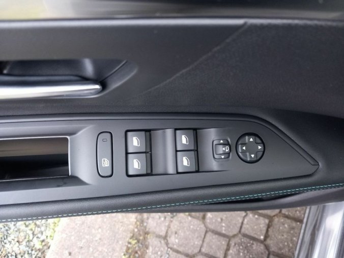 Peugeot 5008, Peugeot 5008 Allure Pack BlueHDI 130 S&, barva šedá