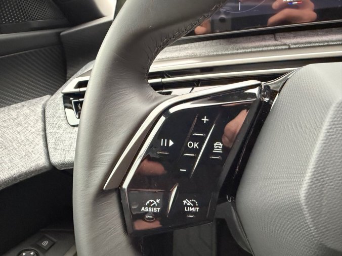 Peugeot 3008, Peugeot 3008 ALLURE Hybrid 145 e-DCS6, barva bílá