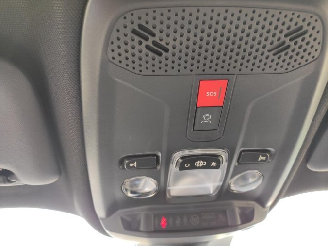 Peugeot 2008, Peugeot 2008 ALLURE 1.2 100k MAN6 2x kamera, barva stříbrná