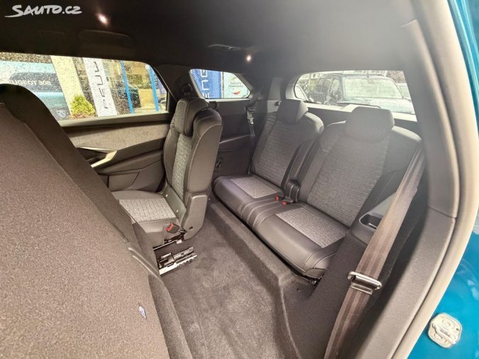 Peugeot 5008, Peugeot 5008 ALLURE Hybrid 145 e-DCS6, barva modrá