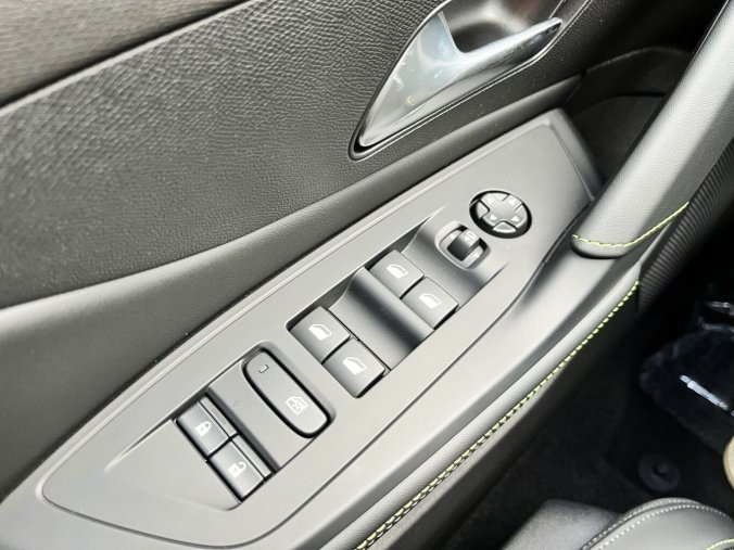 Peugeot 308, Peugeot 308 SW GT Elektromotor 115 kW / 156 k (Baterie 58 kWh), barva šedá