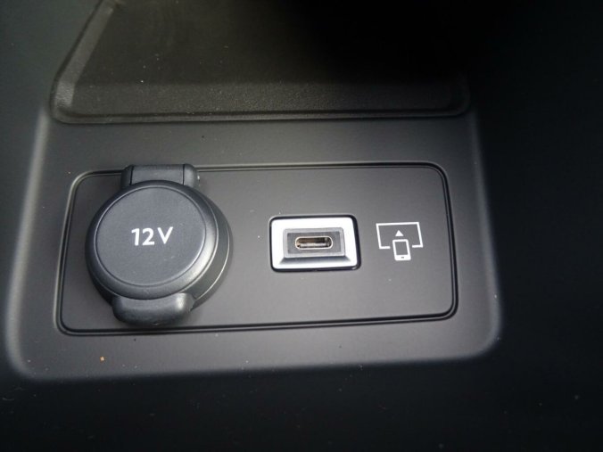 Peugeot 408, Peugeot 408 ALLURE Hybrid 145k e-DCS6, barva šedá