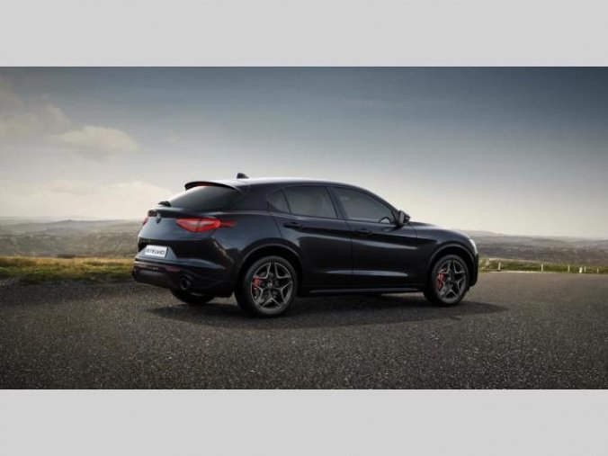 Alfa Romeo Stelvio, Veloce 4x4 2,0 280PS,nový mod., barva černá