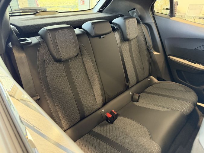 Peugeot 2008, Peugeot 2008 Allure Turbo 100 koní, barva černá
