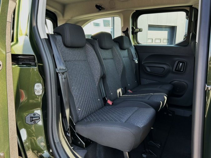 Peugeot Rifter, Peugeot Rifter LONG ALLURE BlueHDi 130 S&S MAN6, barva zelená