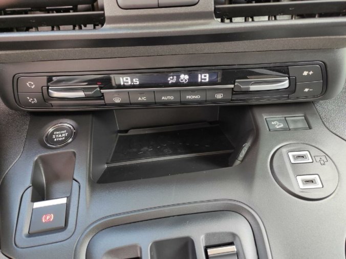 Peugeot Rifter, Peugeot Rifter GT 1.5 HDI 130kAUT8 osobní NAV, barva zelená