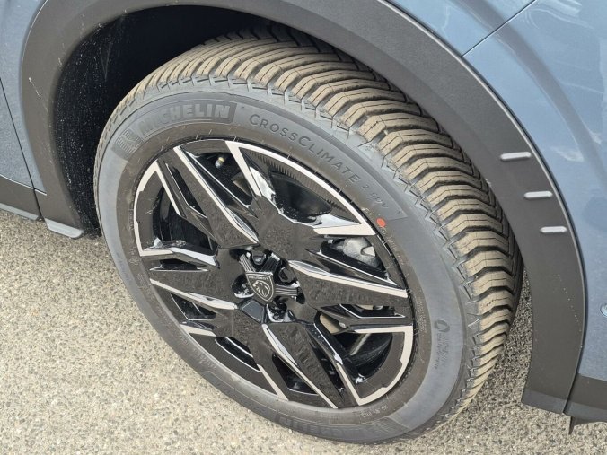 Peugeot 5008, Peugeot 5008 GT Hybrid 136 e-DCS6, barva modrá