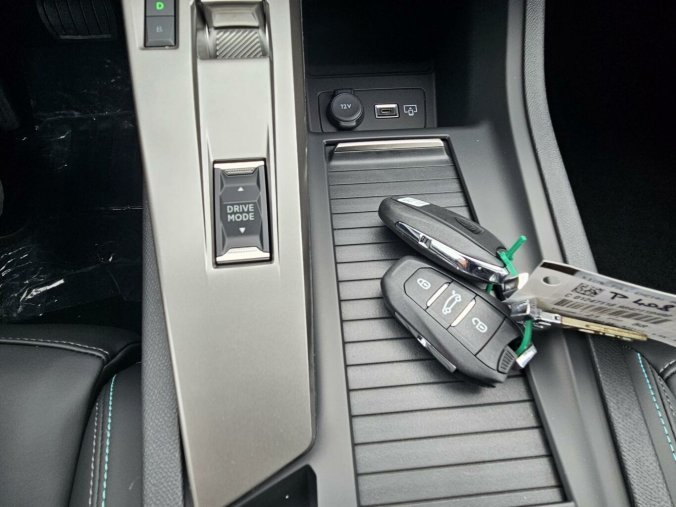 Peugeot 408, Peugeot 408 ALLURE Plug-in HYBR.225 e-EAT8, barva modrá