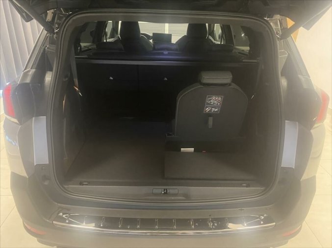 Peugeot 5008, Peugeot 5008 1,5   ALLURE PACK 130k EAT8, barva šedá