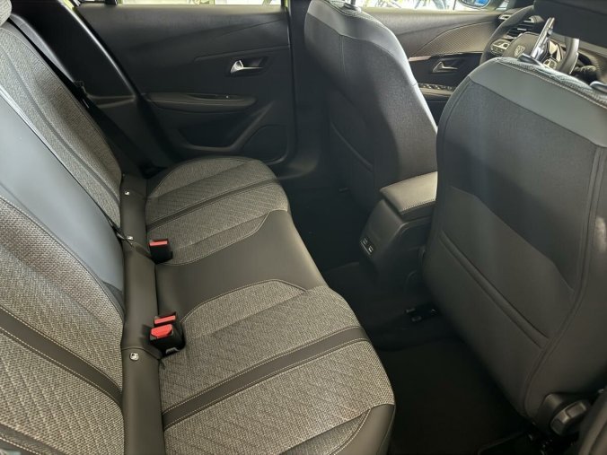 Peugeot 208, Peugeot 208 ALLURE - IHNED K ODBĚRU, barva žlutá