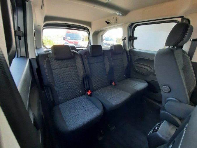 Peugeot Rifter, Peugeot Rifter LONG ALLURE 1,5 BHDi 130k EAT8, barva šedá
