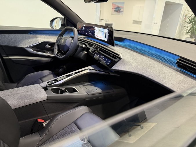 Peugeot 5008, Peugeot 5008 GT Hybrid 145k, Automat, barva šedá